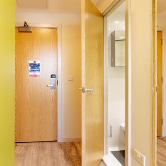 Bronze En Suite - Image 9